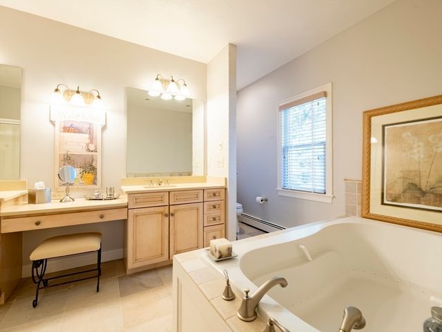 28 Watercourse Pl, Plymouth, MA 02360