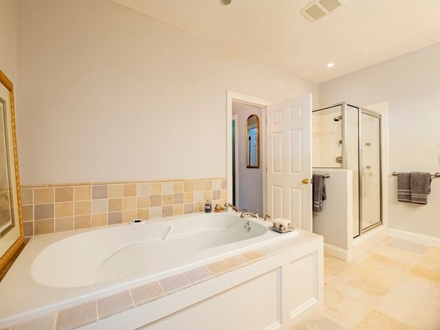 28 Watercourse Pl, Plymouth, MA 02360