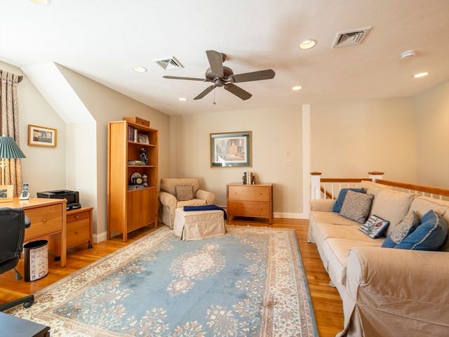 28 Watercourse Pl, Plymouth, MA 02360