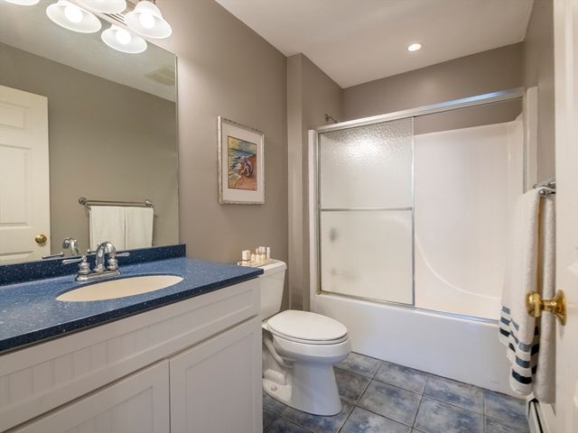 28 Watercourse Pl, Plymouth, MA 02360