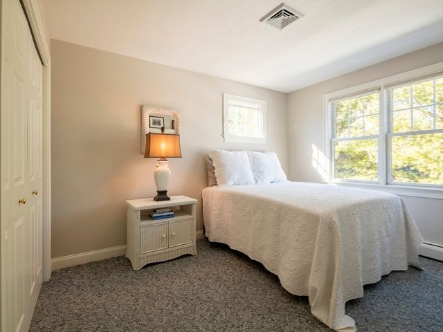 28 Watercourse Pl, Plymouth, MA 02360