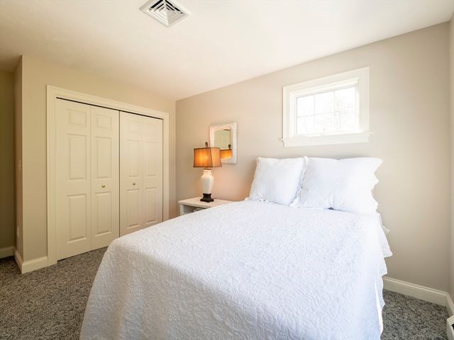 28 Watercourse Pl, Plymouth, MA 02360