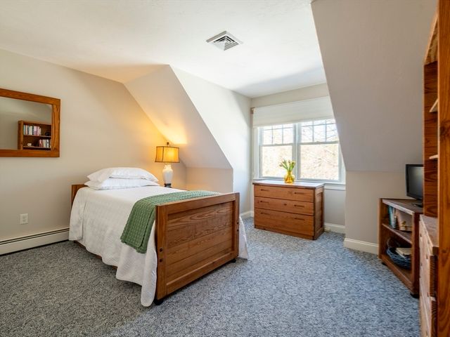 28 Watercourse Pl, Plymouth, MA 02360