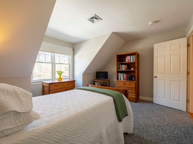 28 Watercourse Pl, Plymouth, MA 02360