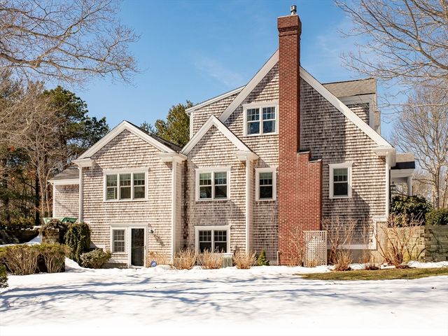 28 Watercourse Pl, Plymouth, MA 02360