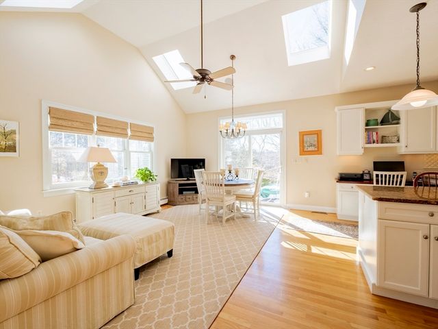 28 Watercourse Pl, Plymouth, MA 02360