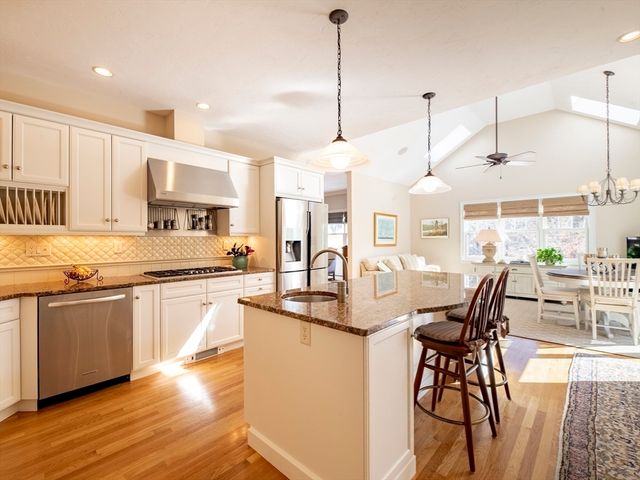 28 Watercourse Pl, Plymouth, MA 02360