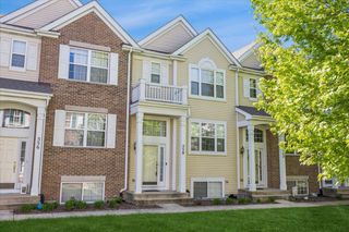 558 Lincoln Station Drive 558, Oswego, IL 60543