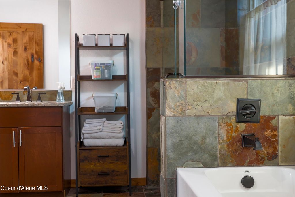 384 Pendleton Dr, Spirit Lake, ID 83869 photo 18