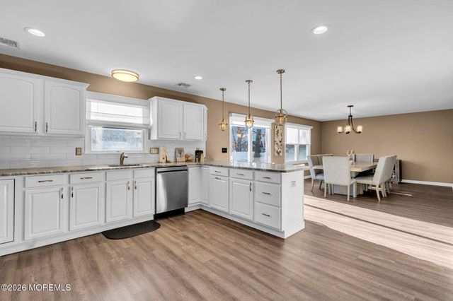 15 Eagle Drive, Bayville, NJ 08721