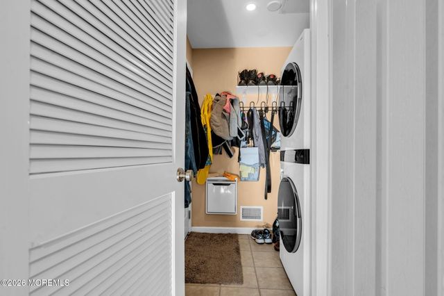 15 Eagle Drive, Bayville, NJ 08721