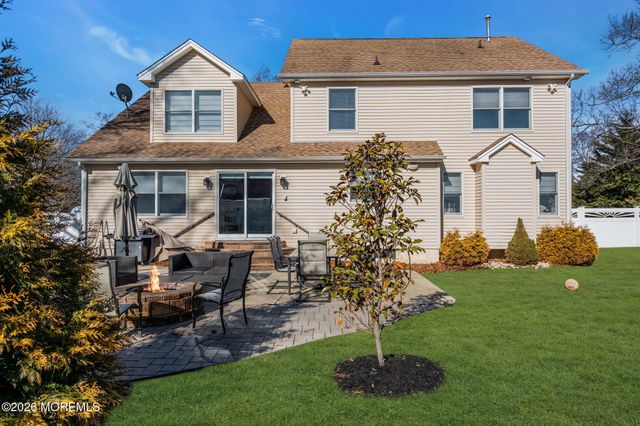 15 Eagle Drive, Bayville, NJ 08721