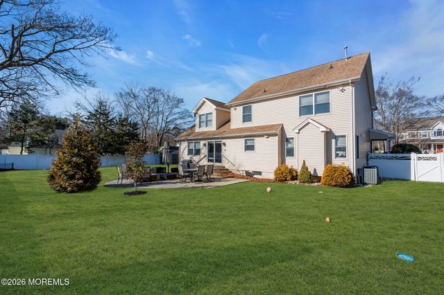 15 Eagle Drive, Bayville, NJ 08721