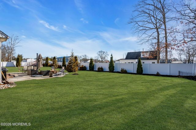 15 Eagle Drive, Bayville, NJ 08721