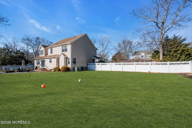 15 Eagle Drive, Bayville, NJ 08721