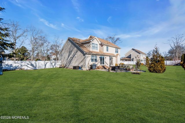 15 Eagle Drive, Bayville, NJ 08721