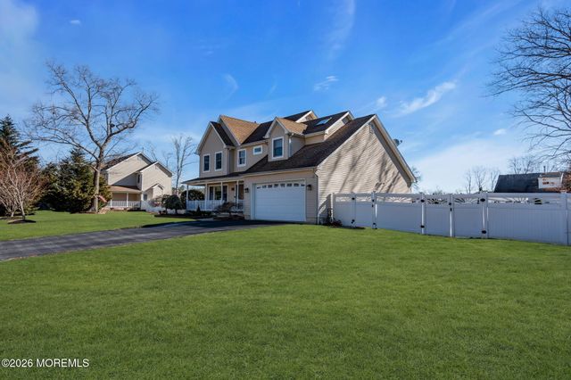 15 Eagle Drive, Bayville, NJ 08721