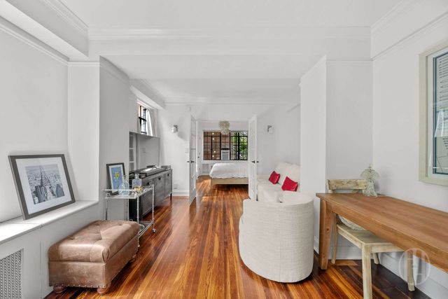 320 E 42nd St Apt 718, New York City, NY 10017