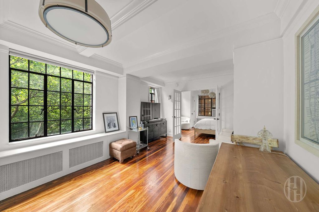 320 E 42nd St Apt 718, New York City, NY 10017