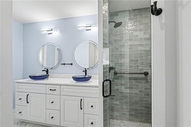 9301 NW 80th Street, Weatherby Lake, MO 64152