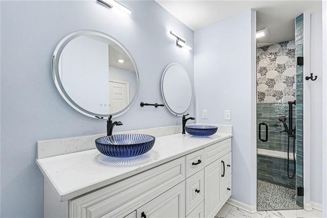 9301 NW 80th Street, Weatherby Lake, MO 64152