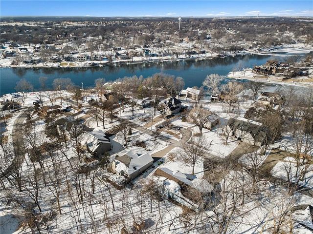 9301 NW 80th Street, Weatherby Lake, MO 64152