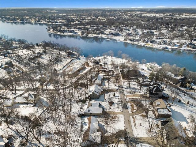 9301 NW 80th Street, Weatherby Lake, MO 64152