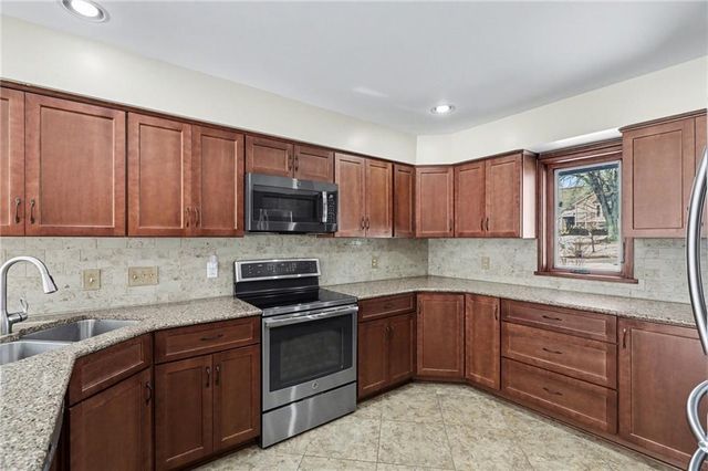 9301 NW 80th Street, Weatherby Lake, MO 64152