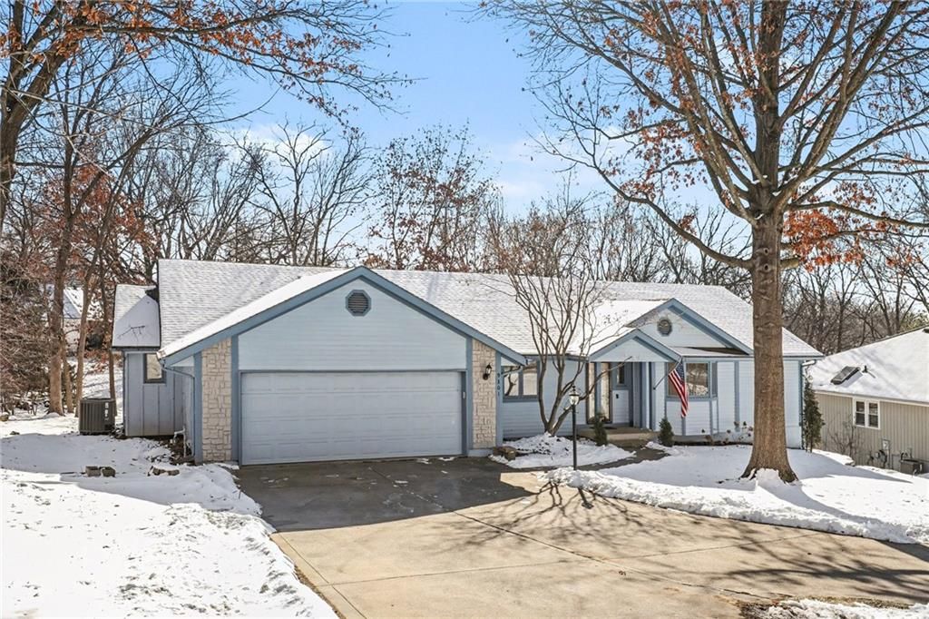 9301 NW 80th Street, Weatherby Lake, MO 64152