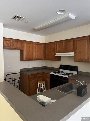 189 Forest Avenue, Paramus, NJ 07652