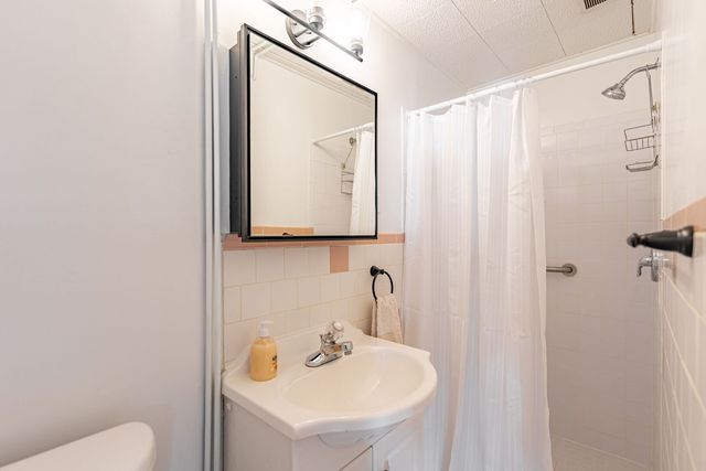 303 N Elmwood Avenue, Wood Dale, IL 60191