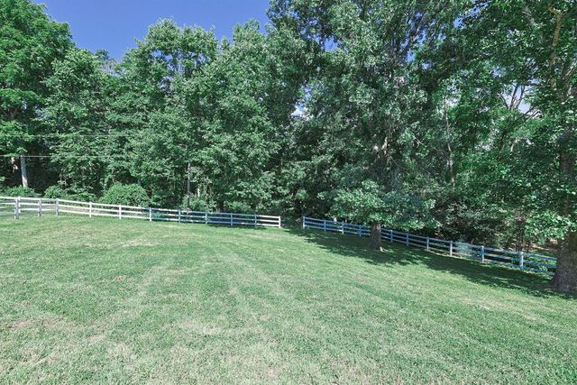 8205 Kroger Farm Road, Indian Hill, OH 45243