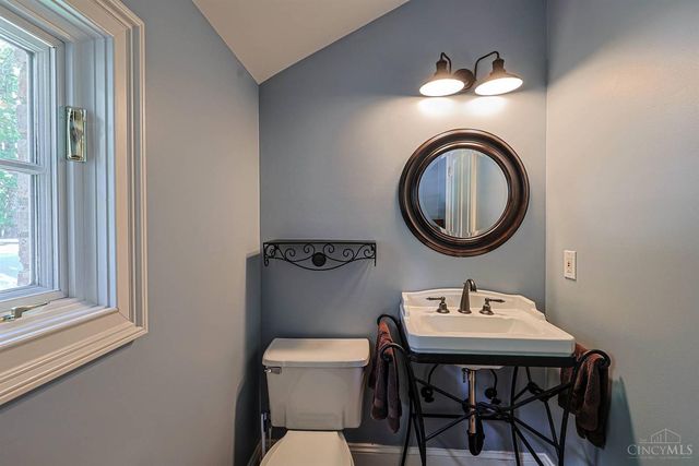 8205 Kroger Farm Road, Indian Hill, OH 45243