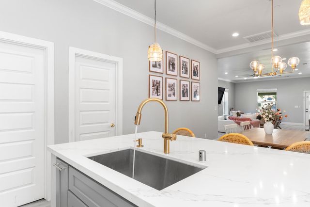 642 E St, Lincoln, CA 95648