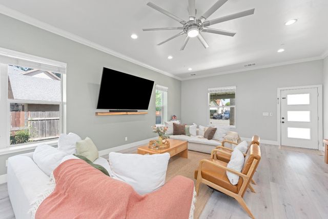 642 E St, Lincoln, CA 95648