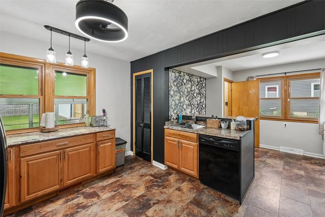 5903 SW 14th Street, Des Moines, IA 50315