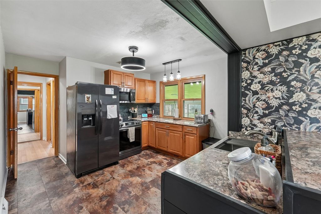 5903 SW 14th Street, Des Moines, IA 50315
