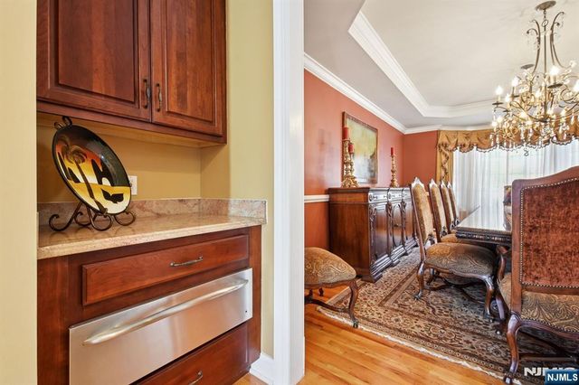 108 Hamilton Trail, Totowa, NJ 07512