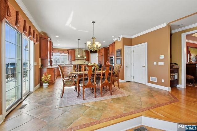 108 Hamilton Trail, Totowa, NJ 07512