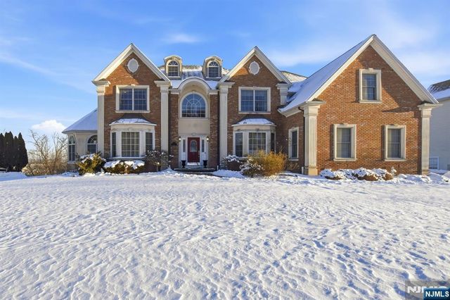 108 Hamilton Trail, Totowa, NJ 07512