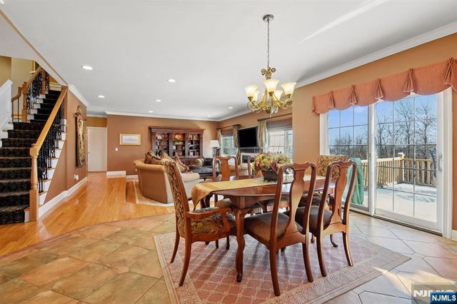 108 Hamilton Trail, Totowa, NJ 07512