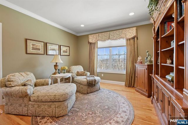 108 Hamilton Trail, Totowa, NJ 07512