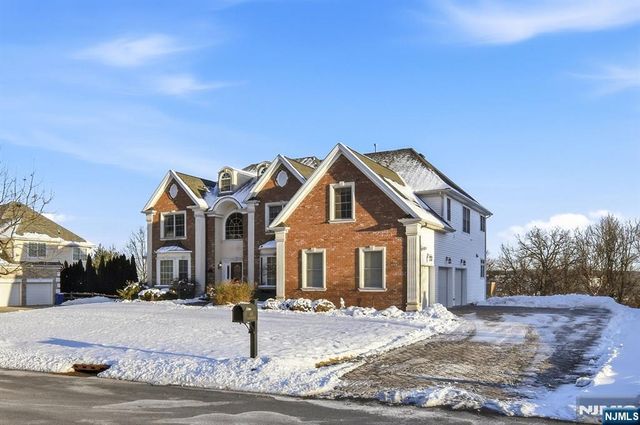 108 Hamilton Trail, Totowa, NJ 07512