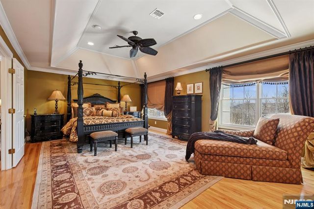 108 Hamilton Trail, Totowa, NJ 07512