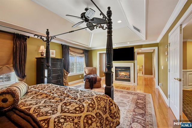 108 Hamilton Trail, Totowa, NJ 07512