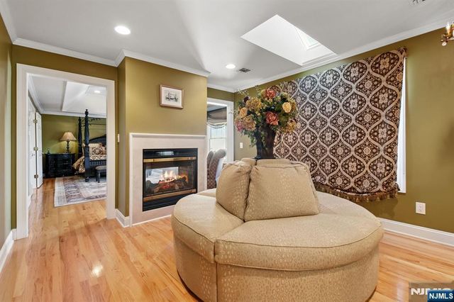 108 Hamilton Trail, Totowa, NJ 07512