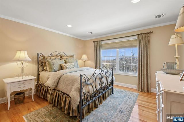 108 Hamilton Trail, Totowa, NJ 07512