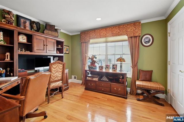 108 Hamilton Trail, Totowa, NJ 07512