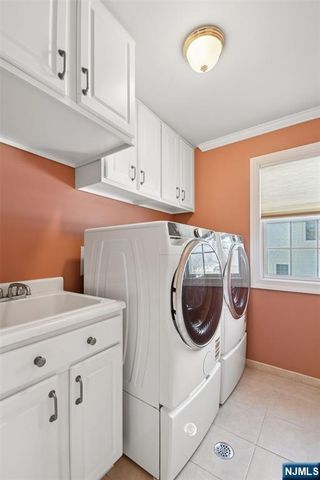 108 Hamilton Trail, Totowa, NJ 07512