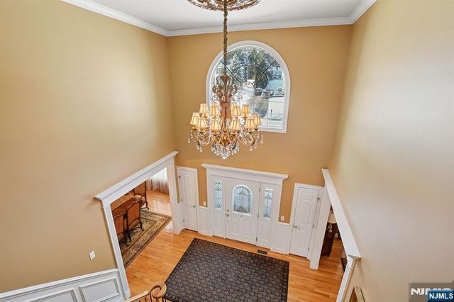 108 Hamilton Trail, Totowa, NJ 07512